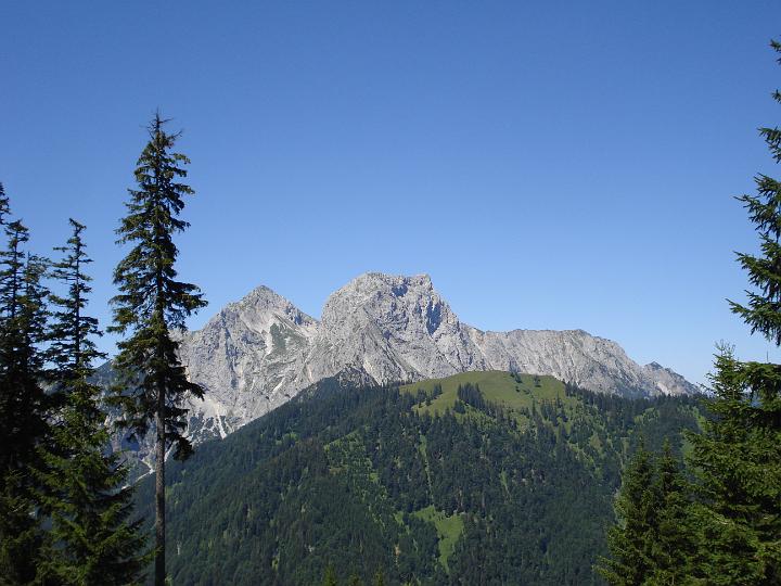 27 und Kaiserschild mit Hochkogel.JPG